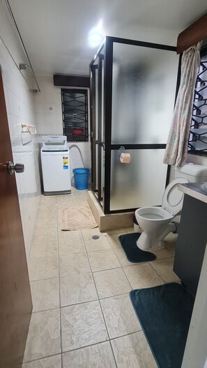Towels, soap, shampoo, toilet paper - Cosy 2-bedroom Unit with Pool WIFI (Suva)