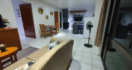 Cosy 2-bedroom Unit with Pool WIFI