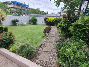Property grounds - Cosy 2-bedroom Unit with Pool WIFI (Suva)