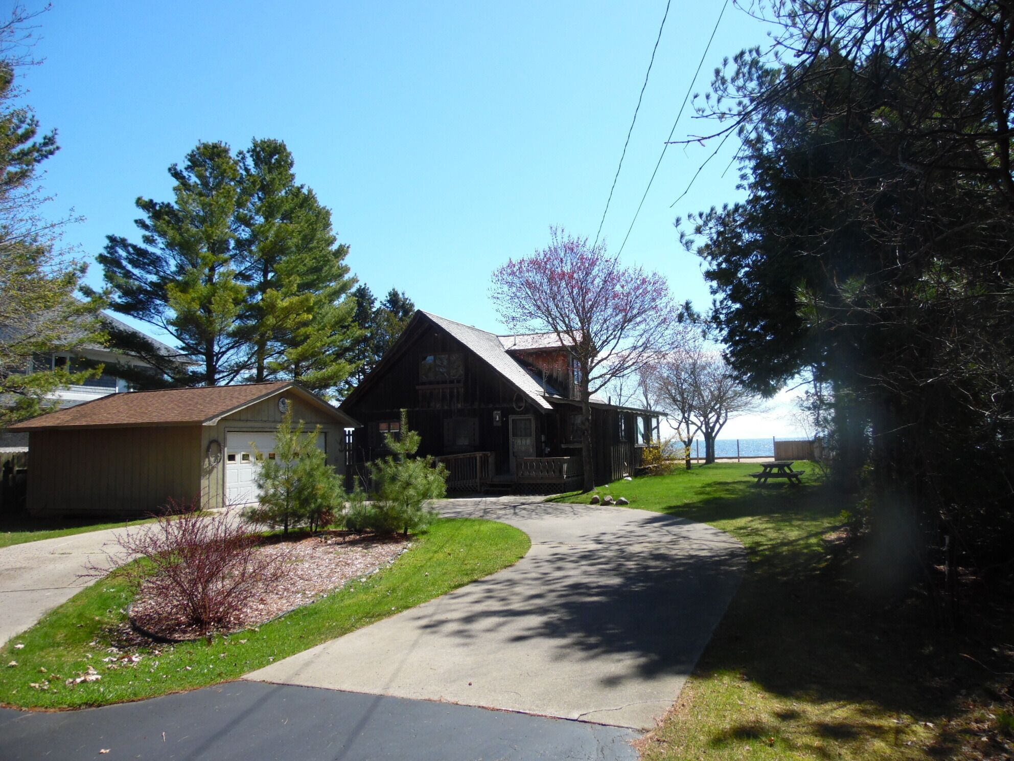 Barefoot Beach Chalet Located on Lake Huron Great place to unwind
