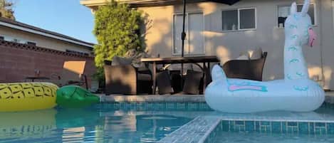 屋外プール、温水プール