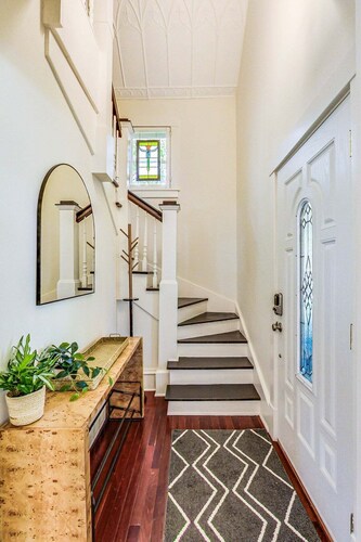 The Darwin | Walk Downtown | Fire Pit | Sleeps 10