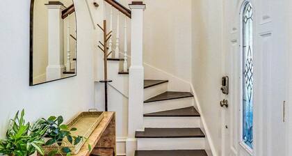 The Darwin | Walk Downtown | Fire Pit | Sleeps 10