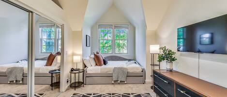 3 bedrooms, desk, iron/ironing board, free WiFi