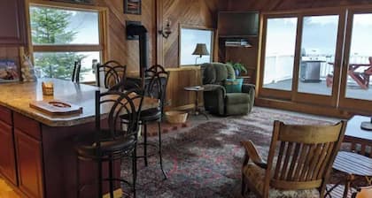 Dragonfly --Lakefront Cottage