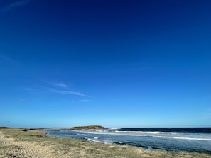 Playa en los alrededores y toallas de playa 
