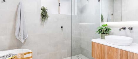 Douche, articles de toilette écologiques, sÚche-cheveux