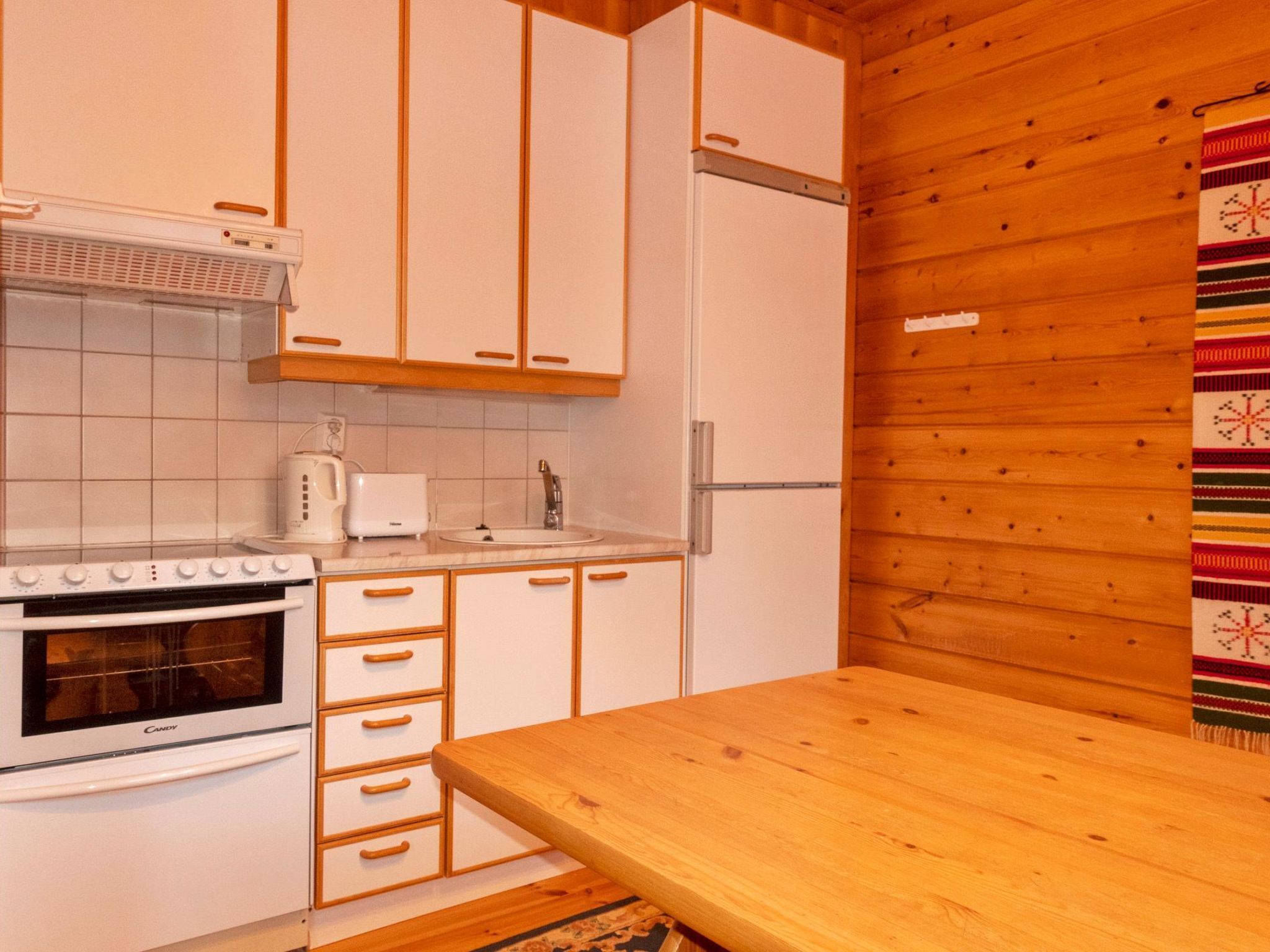 Fridge, microwave, dishwasher, cookware/dishes/utensils