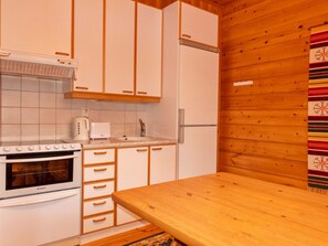 Refrigerador, microondas, lavavajillas, utensilios de cocina