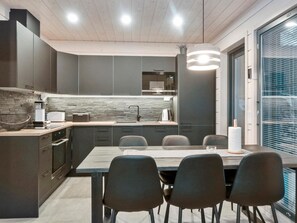 Fridge, microwave, dishwasher, cookware/dishes/utensils