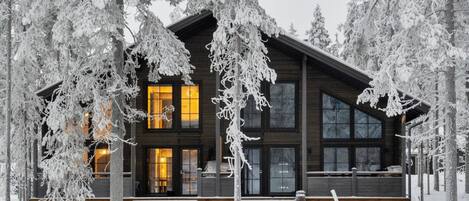 المنشأة من الخارج