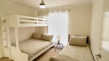 4 bedrooms, WiFi, bed sheets