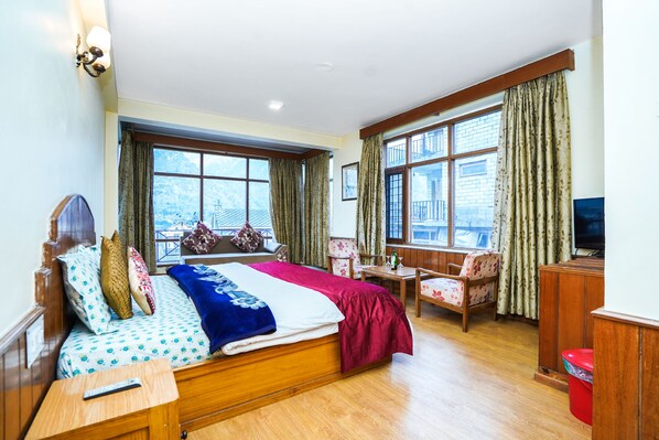 5 bedrooms, WiFi, bed sheets