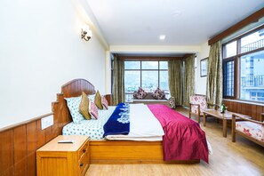 5 bedrooms, WiFi, bed sheets