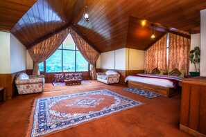 5 bedrooms, WiFi, bed sheets