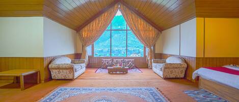 5 bedrooms, WiFi, bed sheets