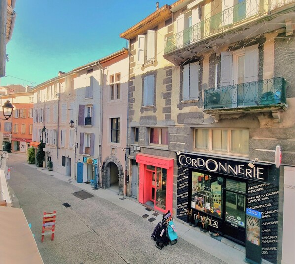 Exterior - Coeur de ville, T2, pedestrian street, Digne les Bains  (Digne-les-Bains)