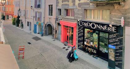 Coeur de ville, T2, pedestrian street, Digne les Bains