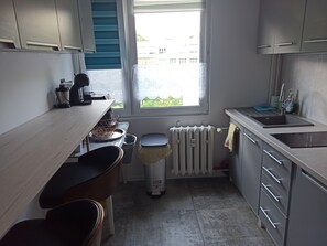 Fridge, dishwasher, coffee/tea maker, electric kettle