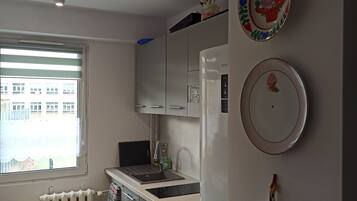 KylskÄp, diskmaskin, kaffe- och tebryggare och vattenkokare