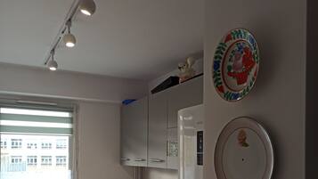 Fridge, dishwasher, coffee/tea maker, electric kettle