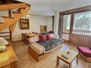 TV - Large mezzanine studio with covered parking, close to slopes (Val-d'Isère)