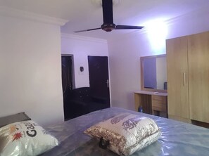 3 bedrooms, soundproofing, iron/ironing board, WiFi