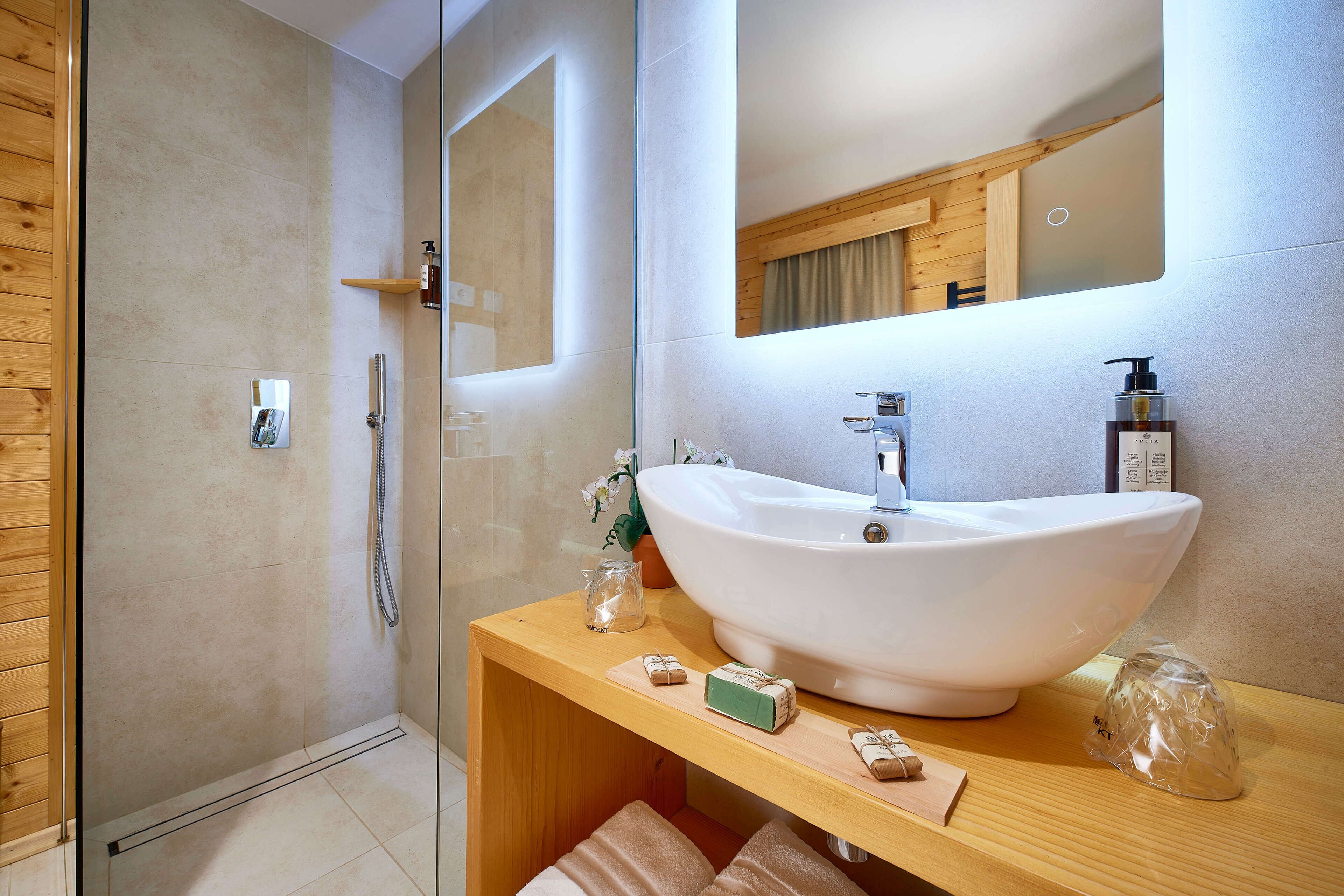 Luxury Cabin, Lake View, Lakeside | Bathroom | Shower, hair dryer, slippers, towels