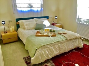 3 bedrooms, desk, iron/ironing board, travel cot