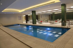 Indoor pool, sun loungers
