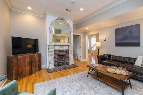 This house is a 3 bedroom(s), 2.5 bathrooms, located in Lexington, KY.