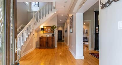 This house is a 3 bedroom(s), 2.5 bathrooms, located in Lexington, KY.