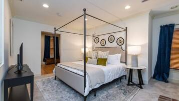 3 kamar tidur, setrika/meja setrika, Wi-Fi gratis, dan seprai linen