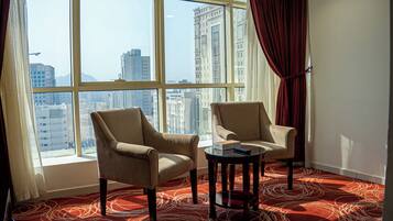 Deluxe Studio | Egyptian cotton sheets, premium bedding, minibar, in-room safe
