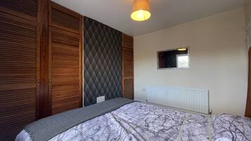 3 bedrooms, iron/ironing board, free WiFi, bed sheets