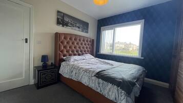 3 bedrooms, iron/ironing board, free WiFi, bed sheets