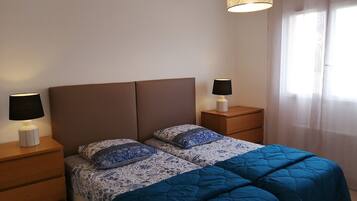 1 slaapkamer, een strijkplank/strijkijzer, gratis wifi, beddengoed