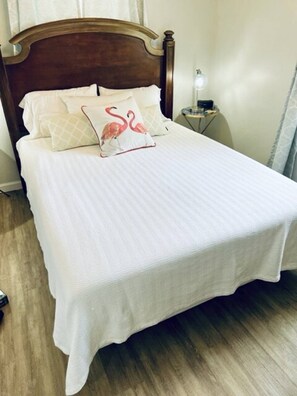 2 slaapkamers, een bureau, een strijkplank/strijkijzer, gratis wifi