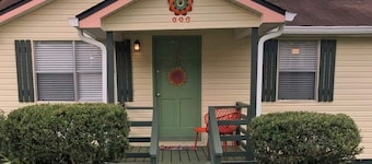 Quiet-Clean-Cottage-Dogs Kitchen