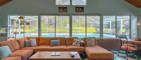 Smart TV, caminetto, stampante