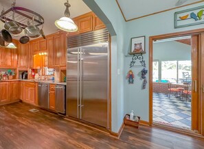 Fridge, microwave, oven, stovetop - Groups Hot Tub Private| Game-Filled Fun (Tallahassee)