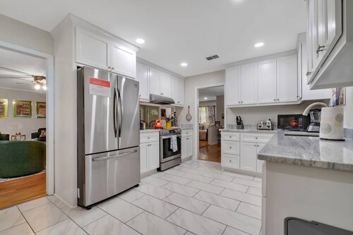 King Bed-Pets -Quiet-Huge fence Yrd