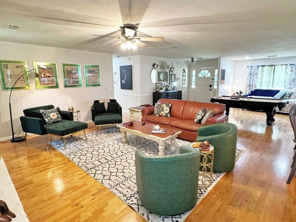 Een smart-tv en een kantoor