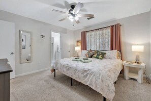 3 bedrooms, desk, iron/ironing board, free WiFi