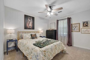 3 bedrooms, desk, iron/ironing board, free WiFi
