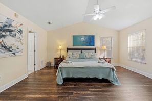 3 habitaciones, escritorio, tabla de planchar con plancha y wifi gratis