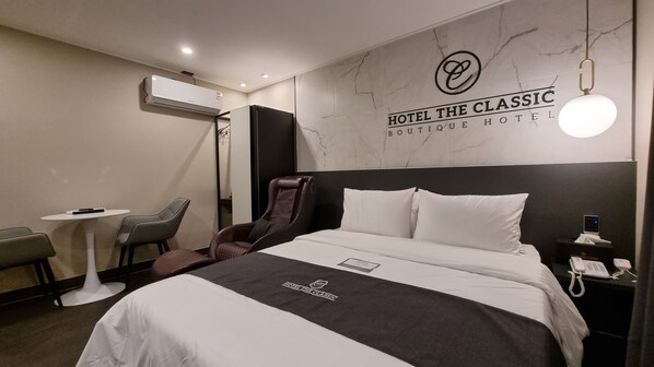 Habitación doble Premium | Ropa de cama hipoalergénica, artículos del minibar gratis y escritorio