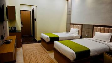 Deluxe Twin Room | Egyptian cotton sheets, premium bedding, down duvets