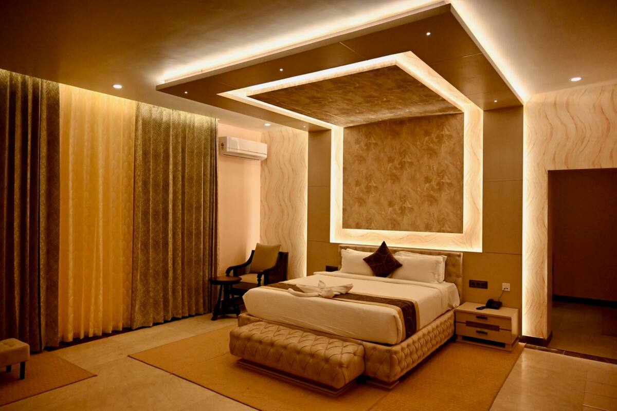 Exclusive Studio Suite | Egyptian cotton sheets, premium bedding, down duvets
