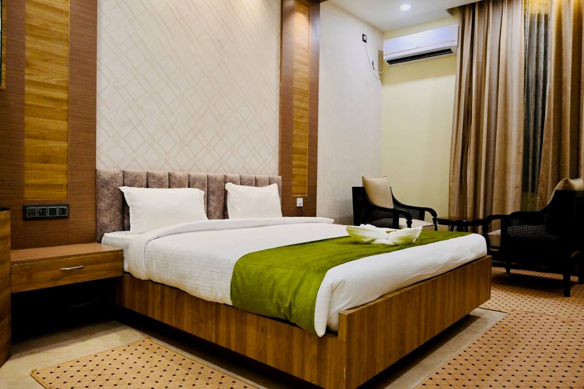 Deluxe Double Room | Egyptian cotton sheets, premium bedding, down duvets